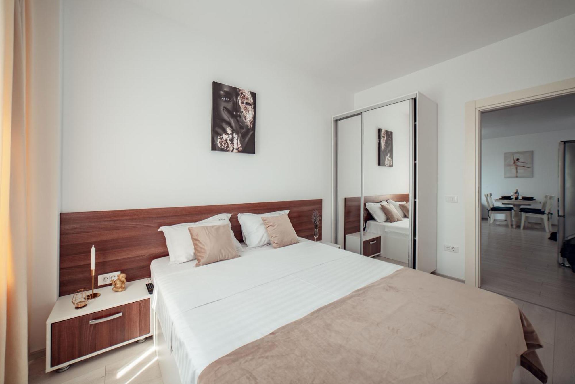 Cozy Apartments At Q Residence - Palas Mall Iasi Exterior photo